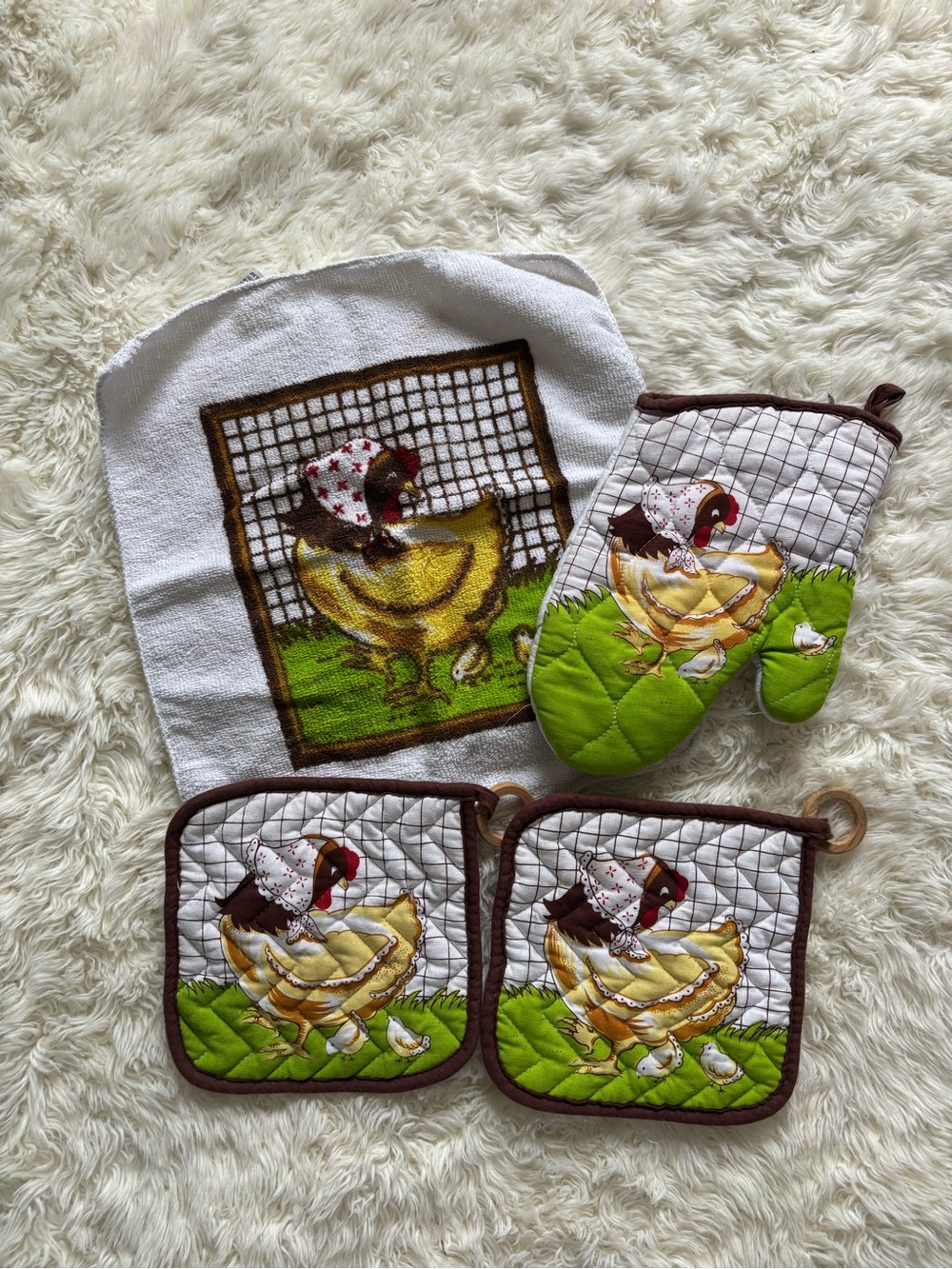 Vintage Hen Kitchen Towel, Oven Mitt & Pot Holders Set - Yellow, Green, Brown